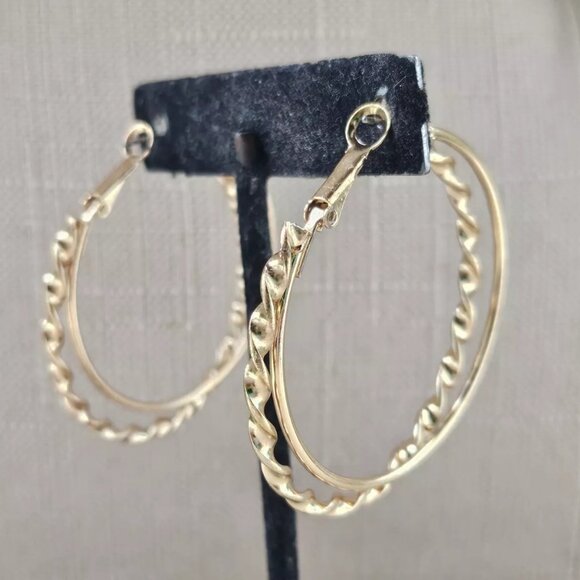 Decree Women Earrings Gold Tone Set of 2 Round Hoop Earrings Ear Jewelry New - Picture 12 of 12